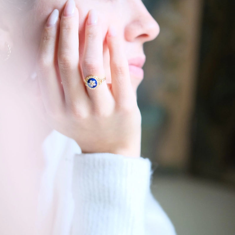 Caramujo Floral Medal Ring 9K Gold